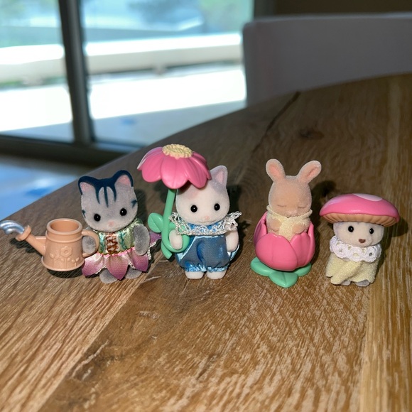 Calico Critters Blooming Baby Friends Series - ‘Liberty’ Blind Bag - Picture 9 of 10